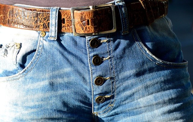 pásek a džíny